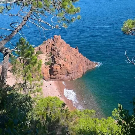 2 Pieces Climatise A 200m Des Plages *
