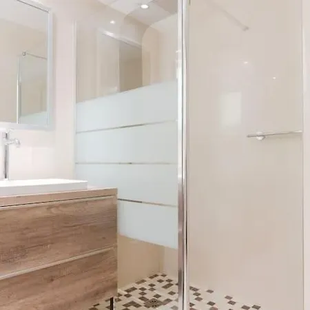 2 Pièces Climatisé à 200m Des Plages Apartamento