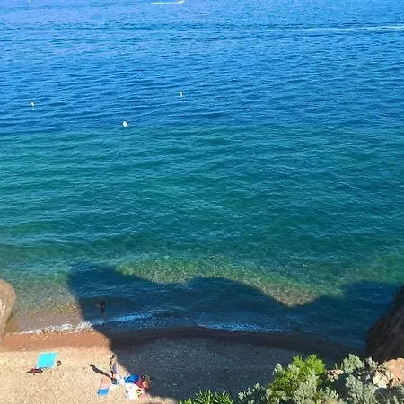 2 Pieces Climatise A 200m Des Plages Appartement