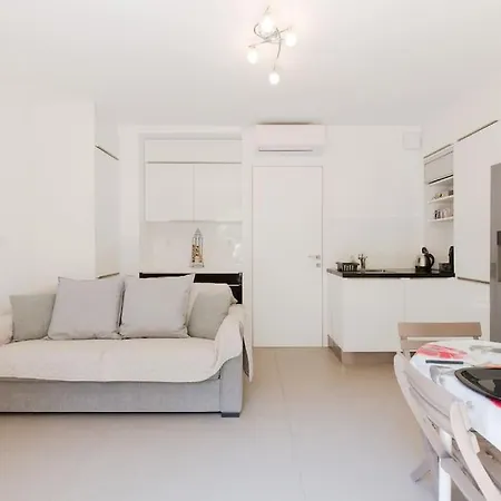 2 Pièces Climatisé à 200m Des Plages Apartamento
