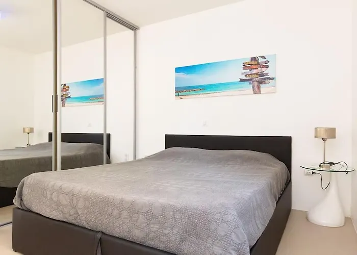 2 Pièces Climatisé à 200m Des Plages
