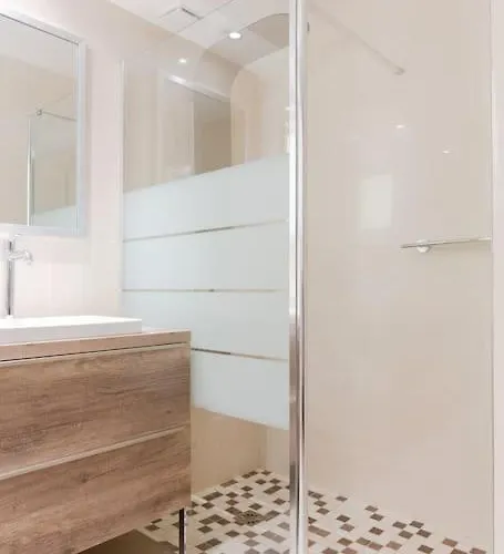 2 Pièces Climatisé à 200m Des Plages Apartamento