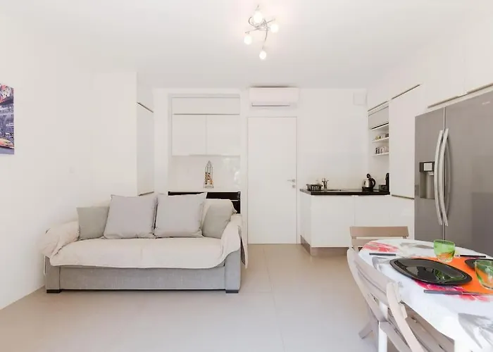 2 Pièces Climatisé à 200m Des Plages Apartamento